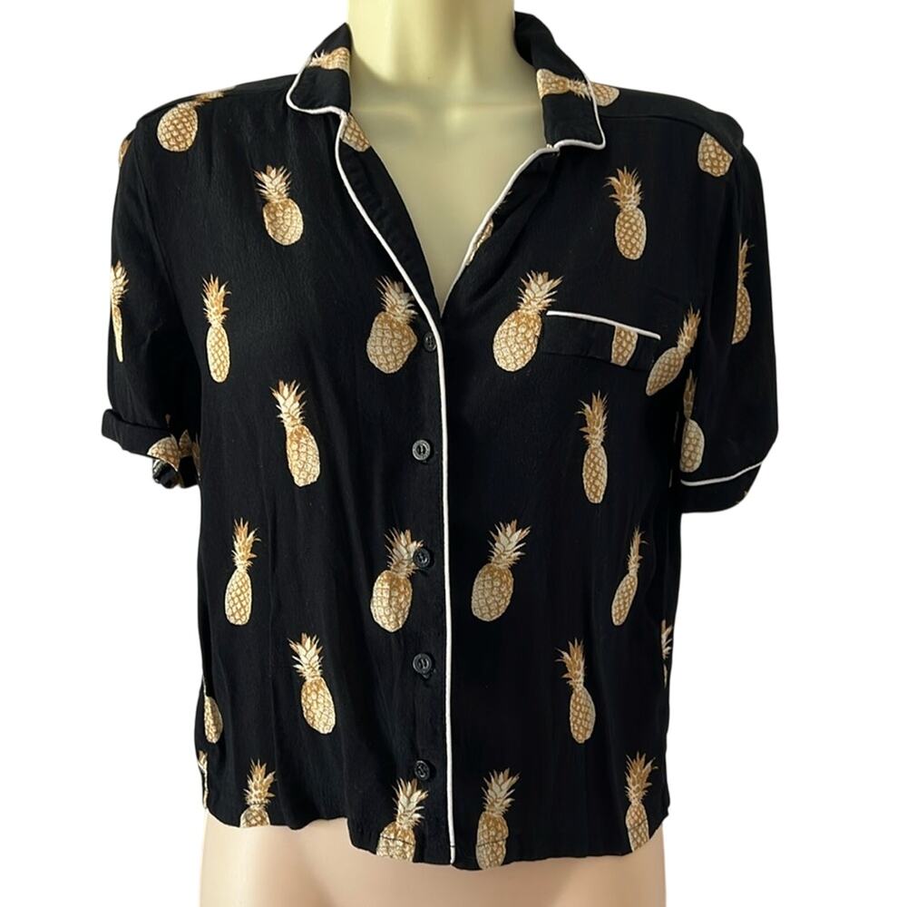 Forever 21 Black Pineapple Print Short Sleeve Top Juniors Size Small Boxy Crop
